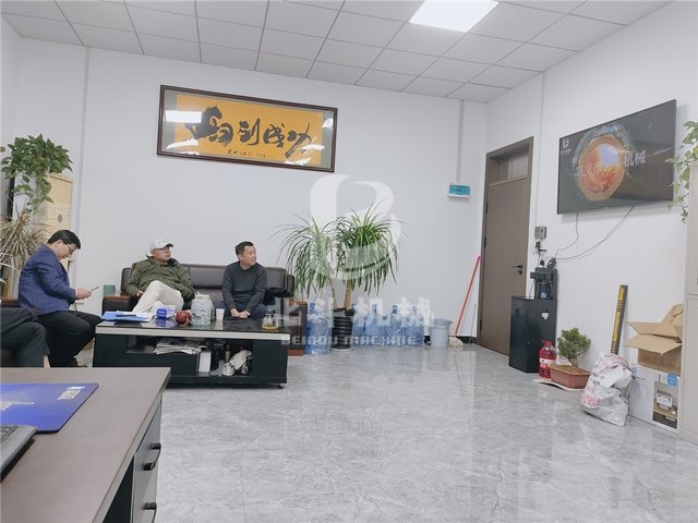 除了造成对土地和空气的污染外